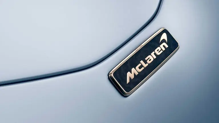 McLaren Speedtail - Gold badge - 3