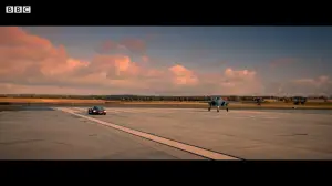 McLaren Speedtail vs F-35 Fighter Jet