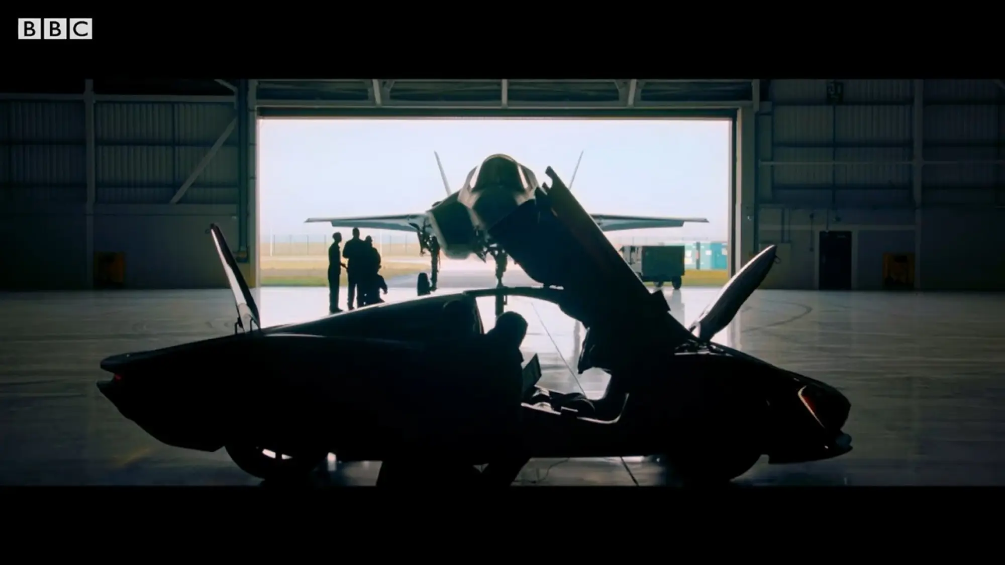 McLaren Speedtail vs F-35 Fighter Jet - 7