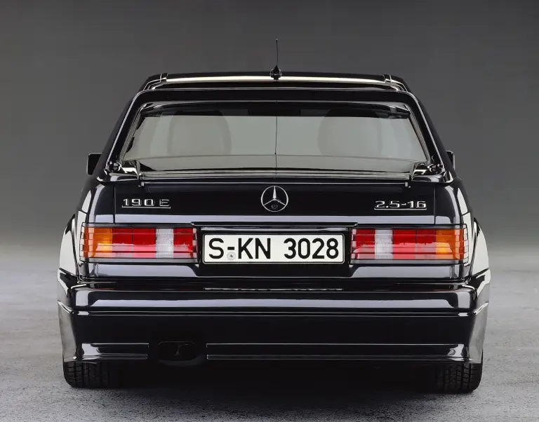 Mercedes 190 E 16 Evolution II - 3