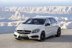 Mercedes A 45 AMG - 35