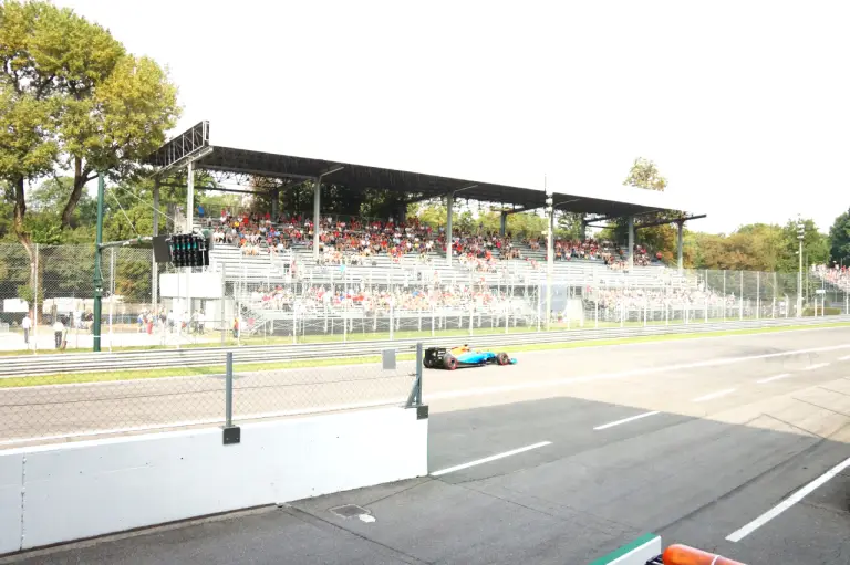 Mercedes - a Monza un week end da campioni accompagnati dalla nuova CLA - 13