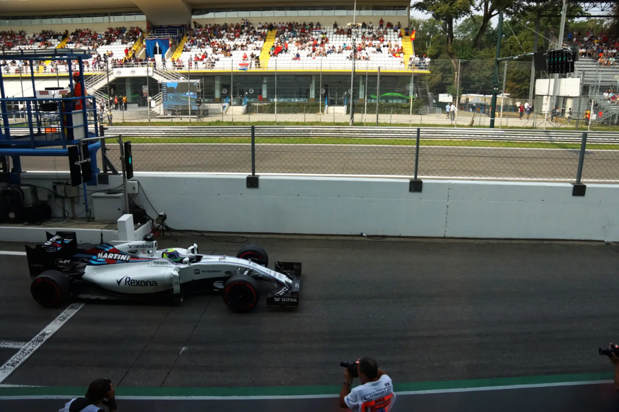 Mercedes - a Monza un week end da campioni accompagnati dalla nuova CLA - 18