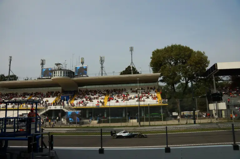 Mercedes - a Monza un week end da campioni accompagnati dalla nuova CLA - 19