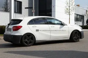 Mercedes A25-A45 AMG 2013 foto spia aprile 2012