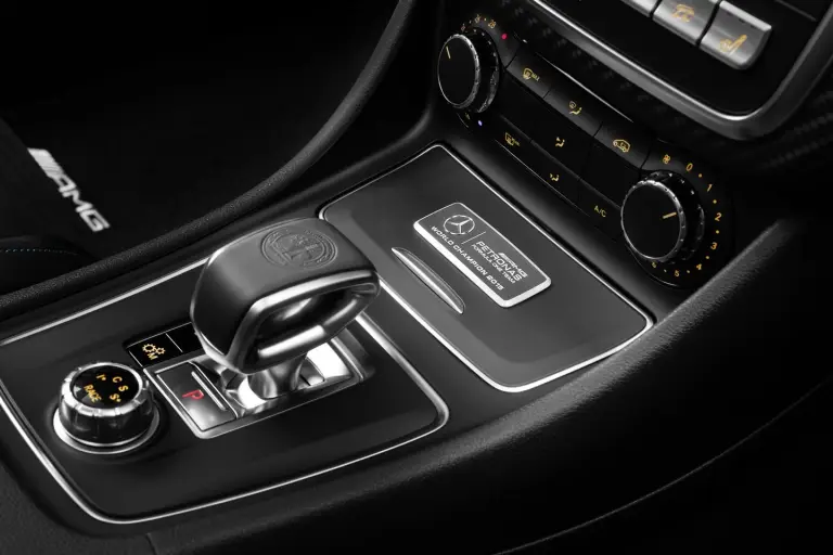 Mercedes A45 AMG Petronas 2015 World Champion Edition - 2