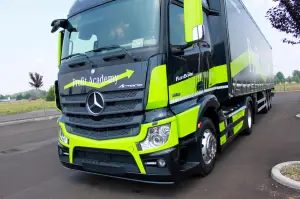 Mercedes Actros - Evento Shaping Future Transportation 10-06-2015 - 18