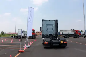 Mercedes Actros - Evento Shaping Future Transportation 10-06-2015 - 20