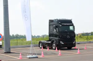 Mercedes Actros - Evento Shaping Future Transportation 10-06-2015 - 28