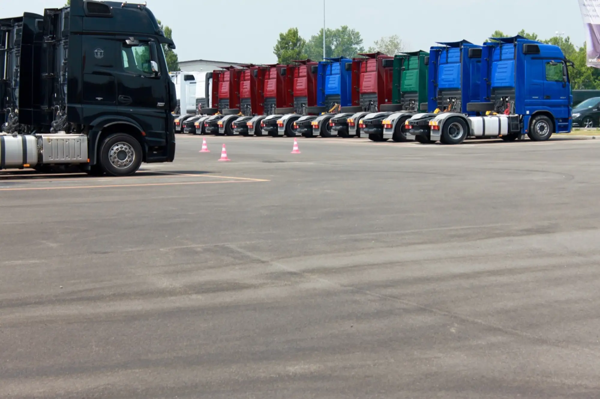 Mercedes Actros - Evento Shaping Future Transportation 10-06-2015 - 29