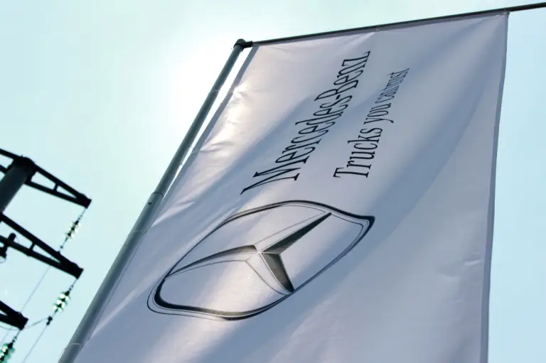 Mercedes Actros - Evento Shaping Future Transportation 10-06-2015 - 42