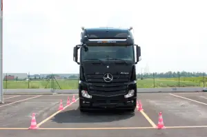 Mercedes Actros - Evento Shaping Future Transportation 10-06-2015 - 43