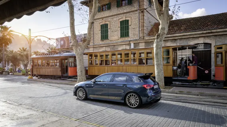 Mercedes-AMG A 35 2018 - 16