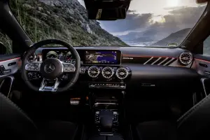 Mercedes-AMG A 35 2018 - 21