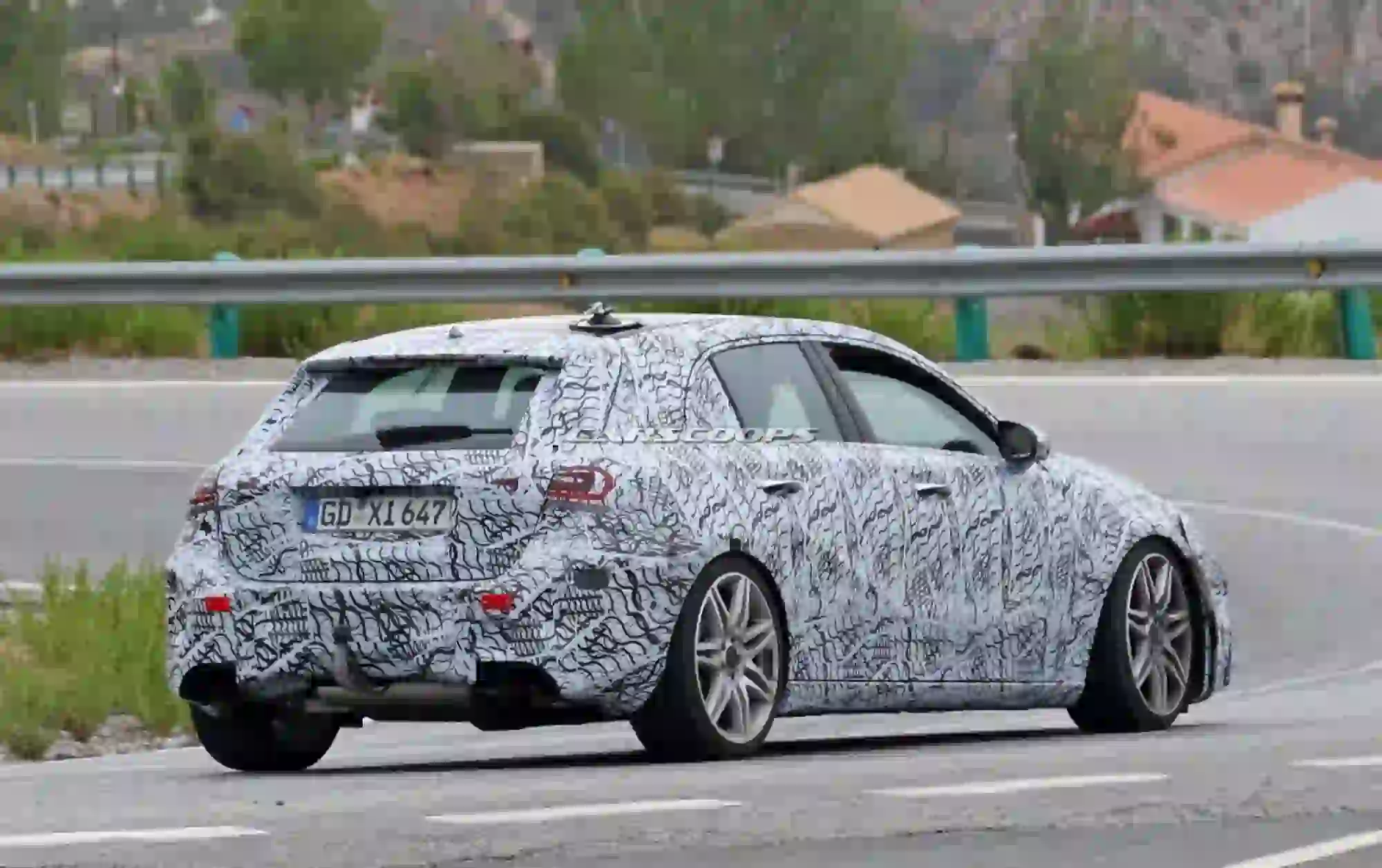 Mercedes-AMG A45 2018-2019 - 8