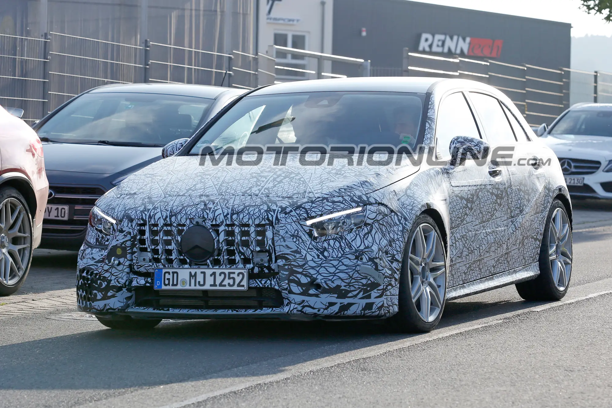 Mercedes-AMG A45 foto spia 20 settembre 2017 - 2