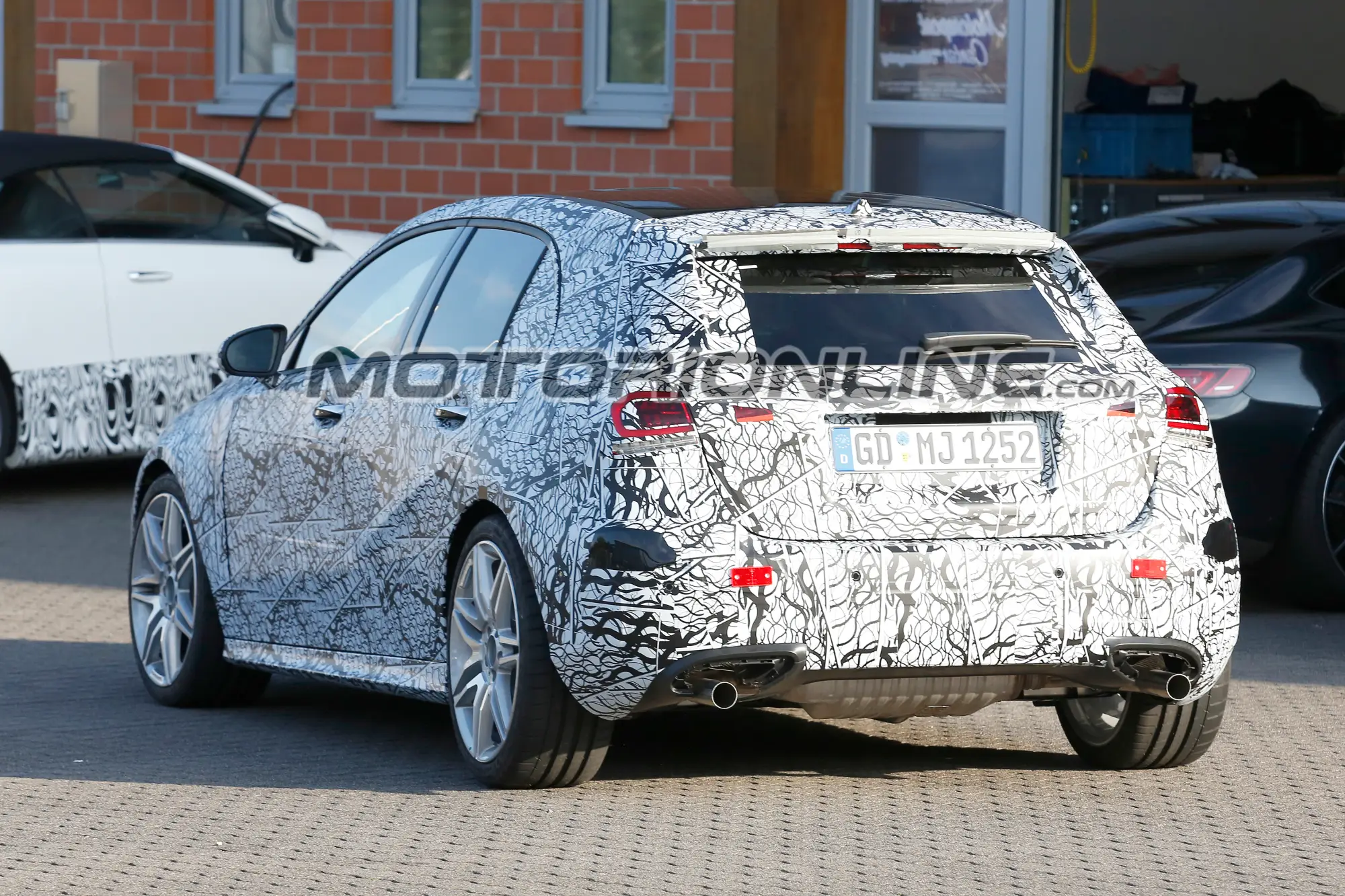 Mercedes-AMG A45 foto spia 20 settembre 2017 - 5