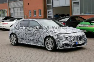 Mercedes-AMG A45 foto spia 20 settembre 2017 - 6