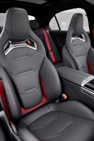 Mercedes-AMG C 43 2023 - Foto