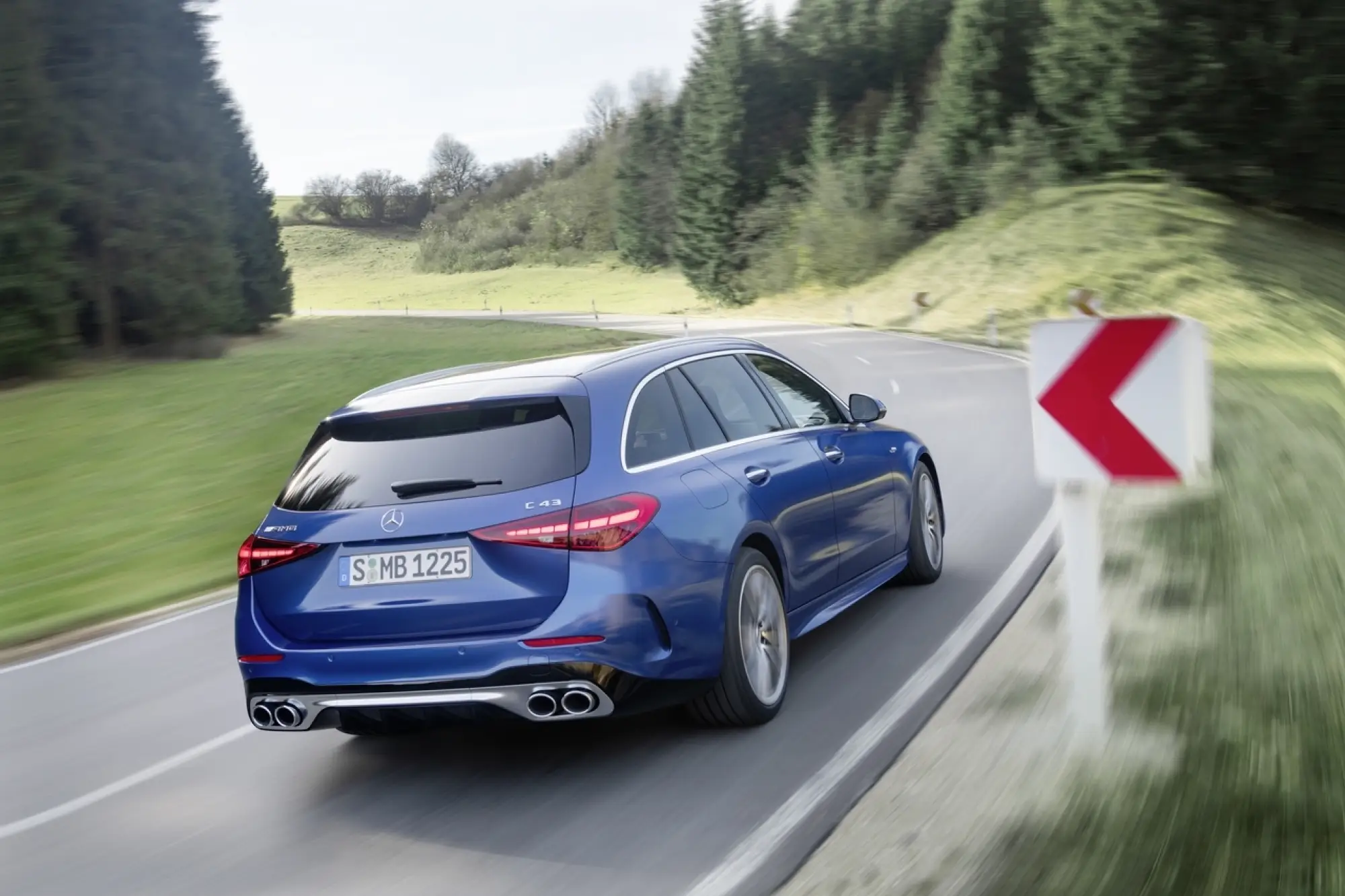 Mercedes-AMG C 43 2023 - Foto - 17