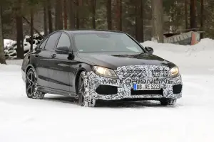 Mercedes AMG C43 foto spia 12 gennaio 2017 - 1