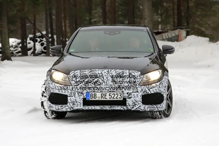 Mercedes AMG C43 foto spia 12 gennaio 2017 - 2