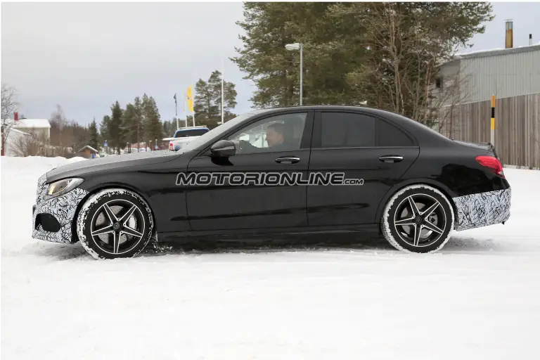 Mercedes AMG C43 foto spia 12 gennaio 2017 - 6