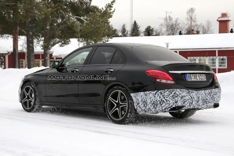 Mercedes AMG C43 foto spia 12 gennaio 2017 - 7