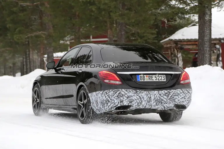 Mercedes AMG C43 foto spia 12 gennaio 2017 - 8