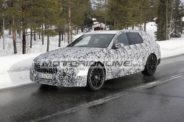 Mercedes AMG C63 wagon - Foto spia 26-2-2021 - 5