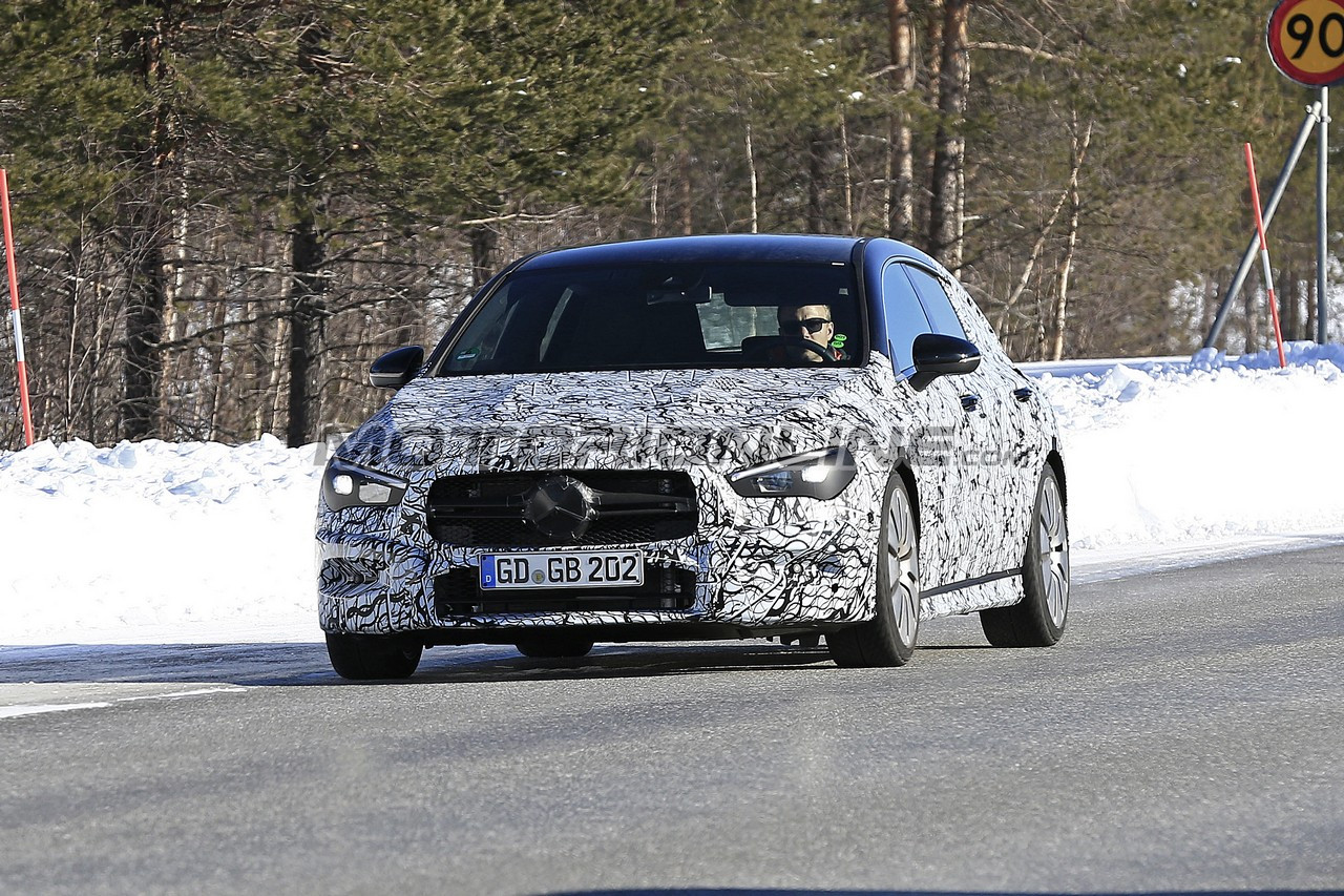 Mercedes-AMG CLA 35 Shooting Brake foto spia 19 marzo 2019