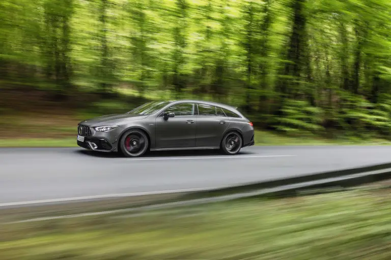 Mercedes-AMG CLA 45 Shooting Brake - 13