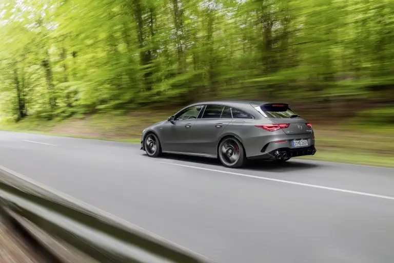 Mercedes-AMG CLA 45 Shooting Brake - 24