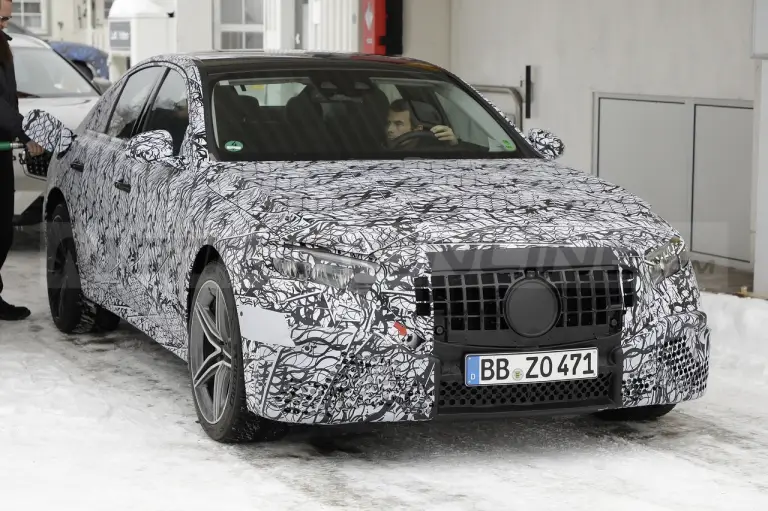 Mercedes-AMG E 53 e 2023 - Foto Spia 09-03-2022 - 3