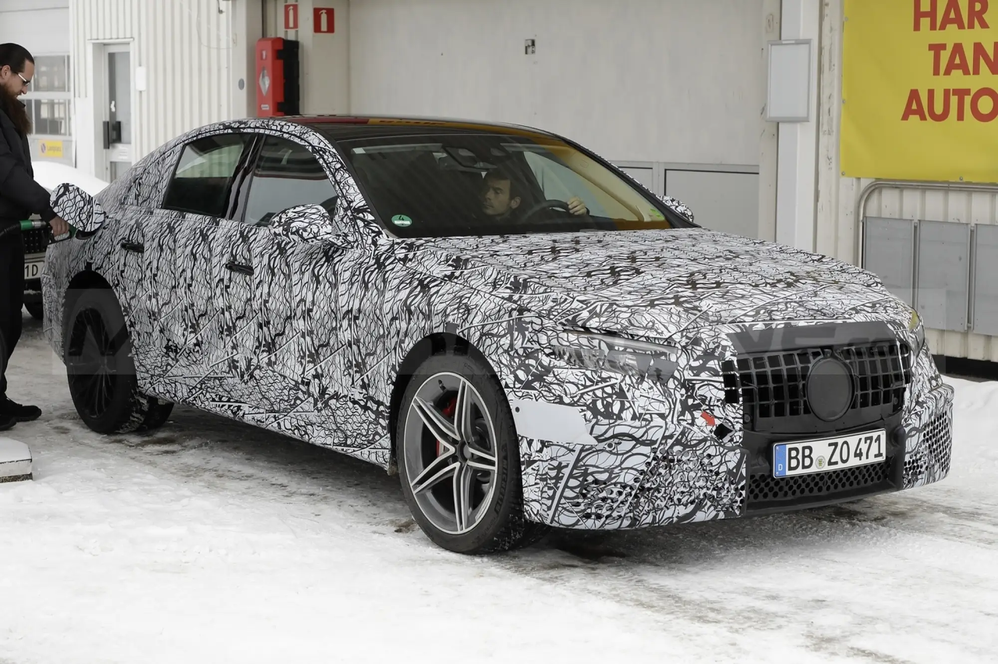 Mercedes-AMG E 53 e 2023 - Foto Spia 09-03-2022 - 12