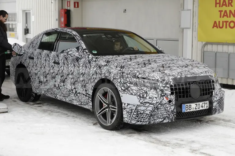 Mercedes-AMG E 53 e 2023 - Foto Spia 09-03-2022 - 12