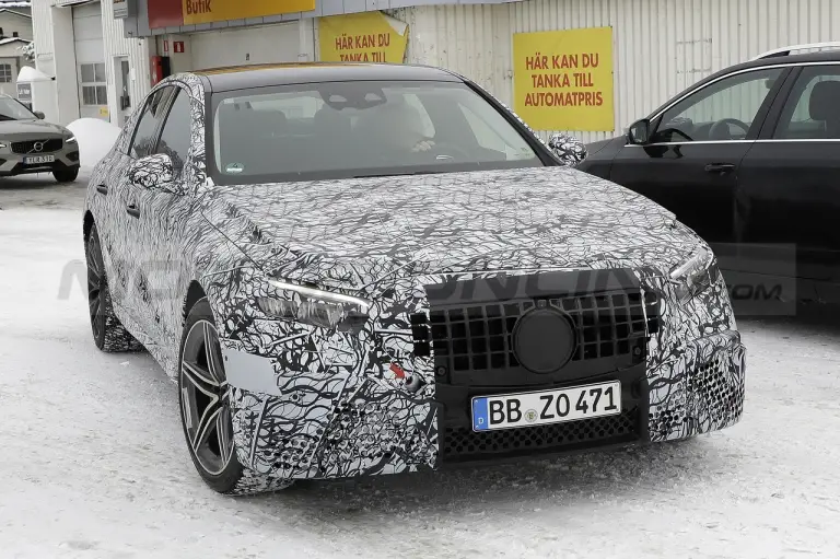 Mercedes-AMG E 53 e 2023 - Foto Spia 09-03-2022 - 18
