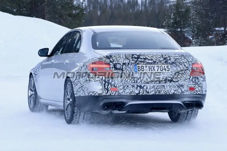 Mercedes-AMG E 63 foto spia 13 marzo 2019 - 13