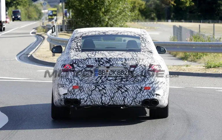Mercedes-AMG E53 2023 - Foto spia 23-09-2022 - 11