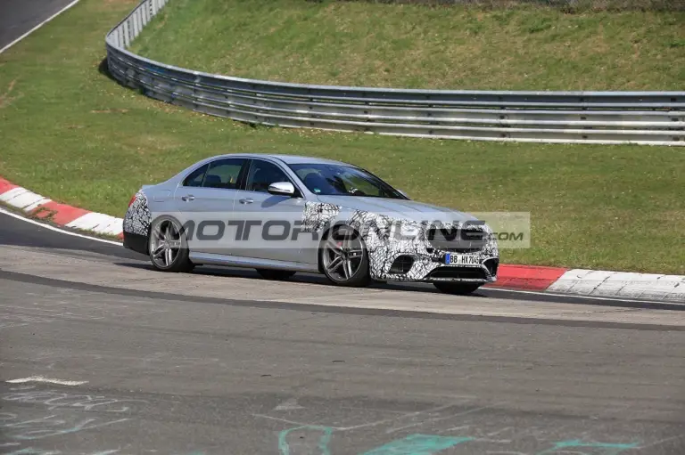 Mercedes-AMG E63 facelift - Foto spia 3-5-2019 - 13