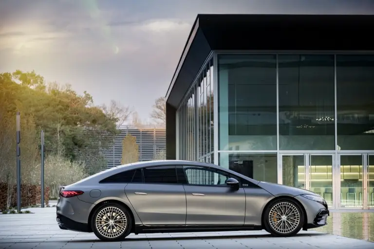 Mercedes-AMG EQS 53 - Foto ufficiali - 36