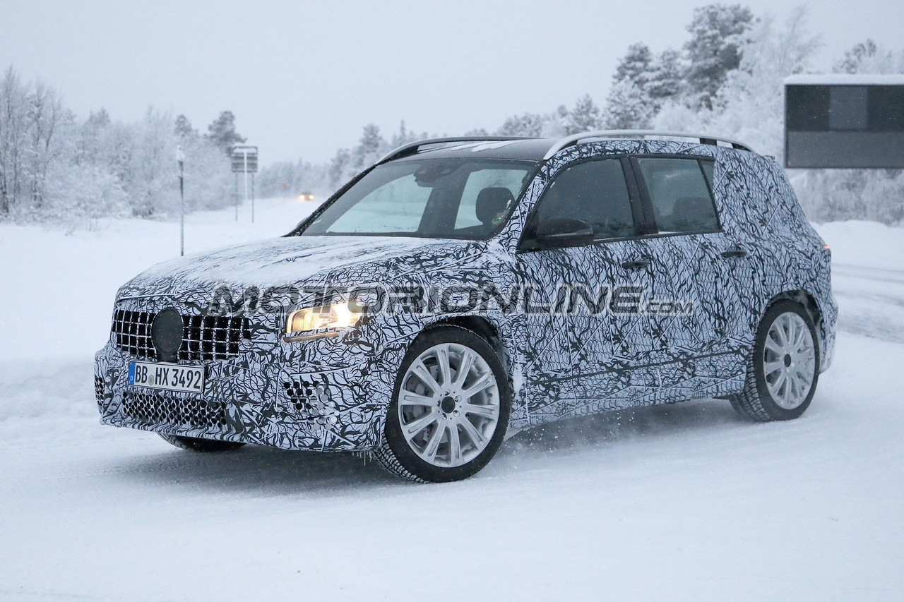 Mercedes-AMG GLB 35 foto spia 31 gennaio 2019