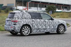 Mercedes-AMG GLB A35 foto spia 21 novembre 2018