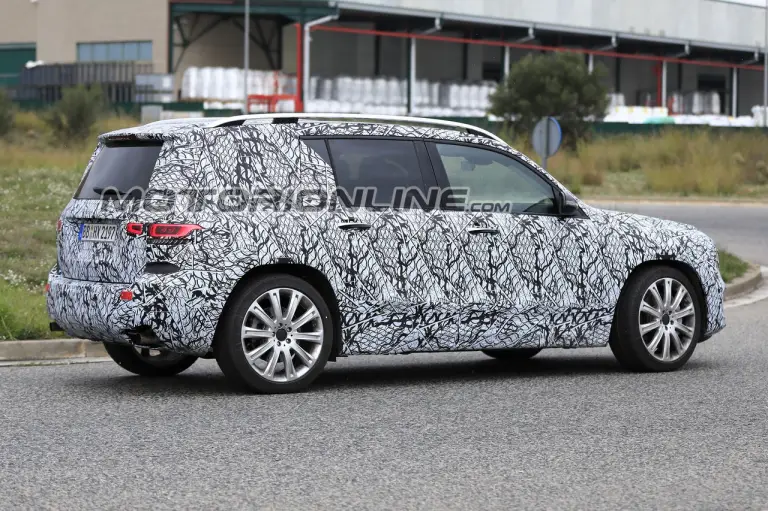 Mercedes-AMG GLB A35 foto spia 21 novembre 2018 - 6