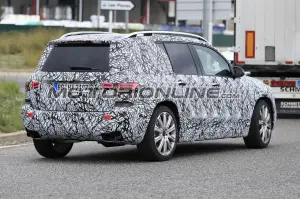 Mercedes-AMG GLB A35 foto spia 21 novembre 2018