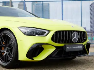 Mercedes-AMG GT 63 S E Performance Roger Federer asta - Foto