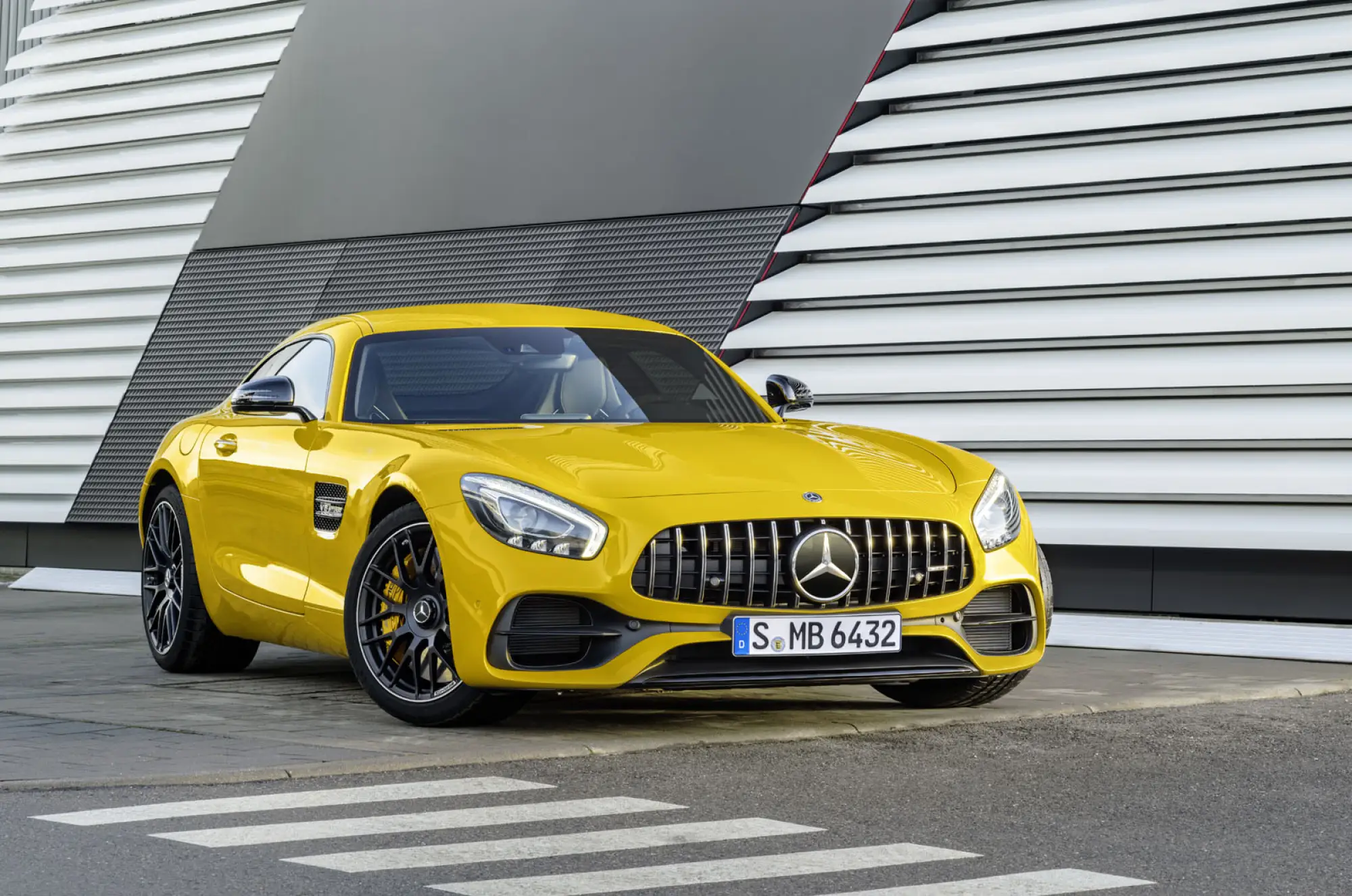 Mercedes-AMG GT C MY 2018 - 16