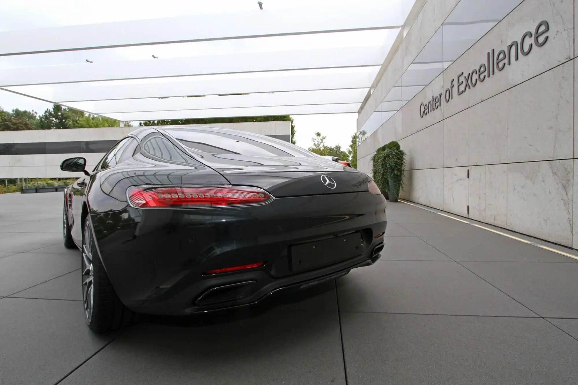 Mercedes-AMG GT di colore nero - 4