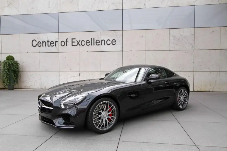 Mercedes-AMG GT di colore nero - 6