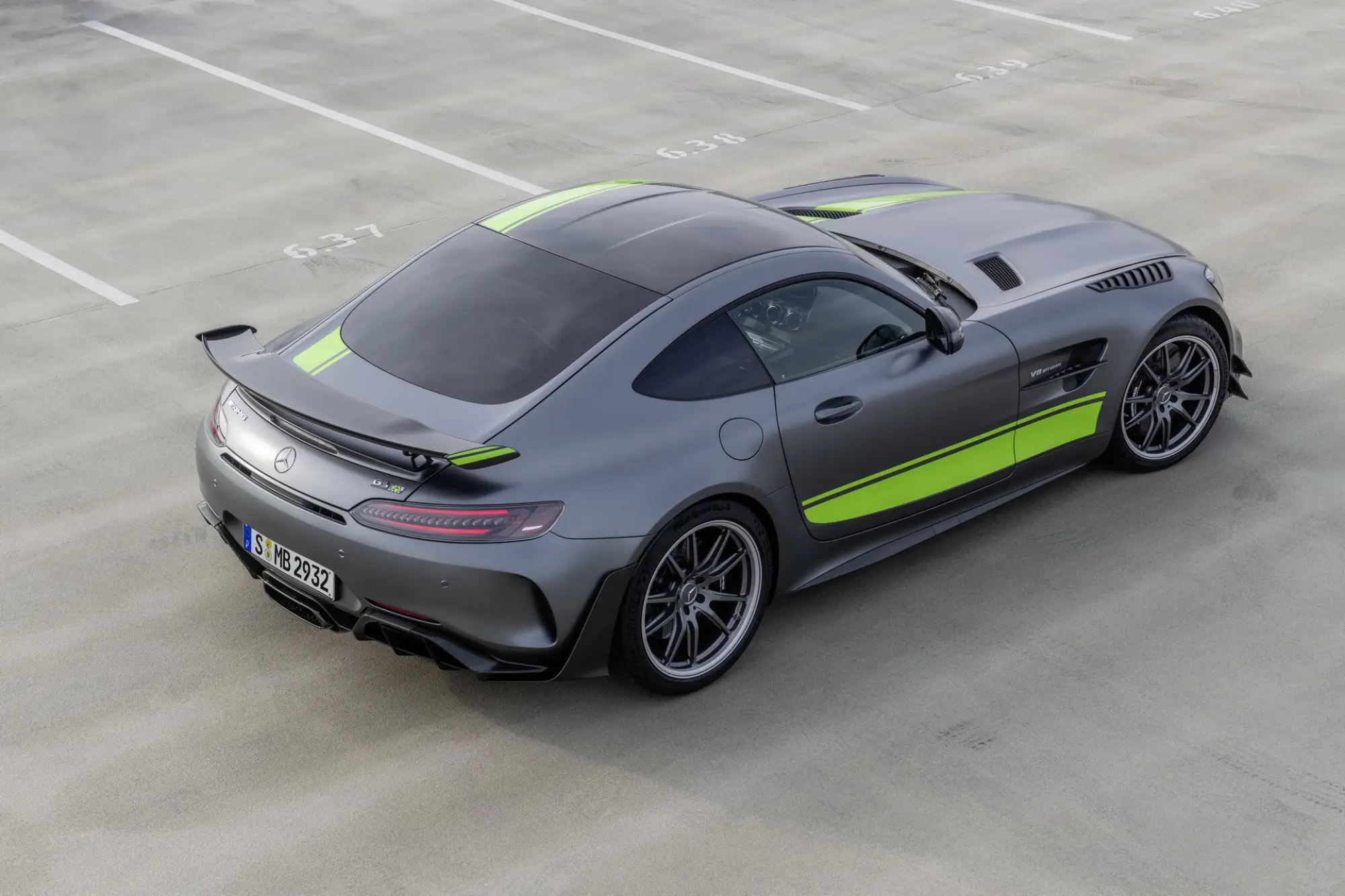 Mercedes-AMG GT R Pro - 7